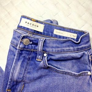 vintage PacSun jeans that have only been worn once. size 24. Inseam 26 inches.